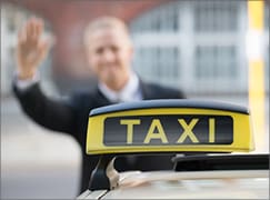 Valise de secours TAXI (TAX 2270 PP). Cette valise contient les éléments obligatoires inscrits en Annexe 2 de la décision du 18 décembre 2018, parue au journal officiel N°302 du 30 décembre 2018 – Texte 45. Grâce à sa composition règlementée, elle permet de soigner :